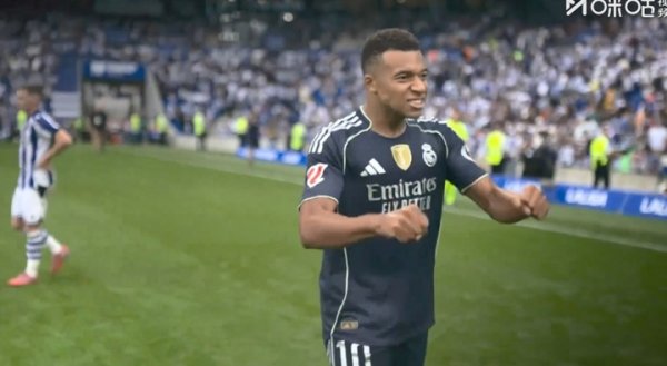 Quá khó khăn! Mbappe, người đã nắm tay sau tiếng còi, nắm ch