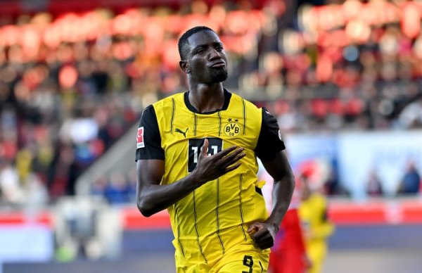 Ảnh: Mức lương cơ bản của Gilasi ở Dortmund là khoảng 9 triệ