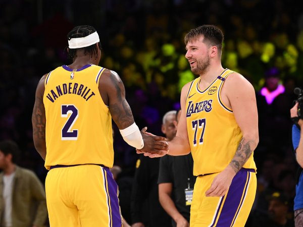 Lakers Huấn luyện quan sát: Hiệu suất đội hình thay thế đã v