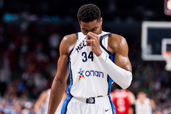 Antetokounmpo lần đầu tiên tham gia trại huấn luyện Bucks sa