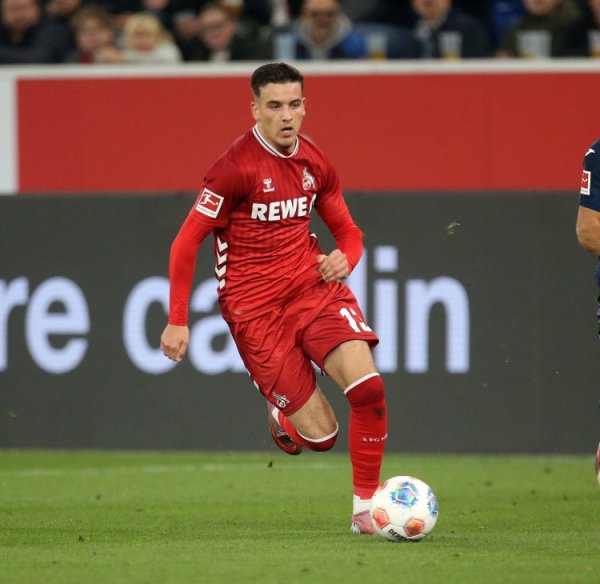 Falke: Bayern đang chú ý đến cầu thủ chạy cánh 19 tuổi Mara 