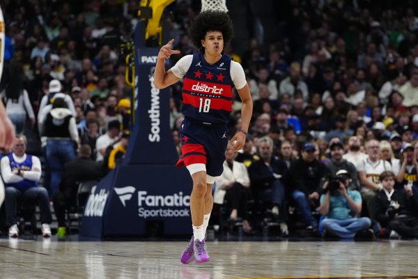 Nó quá nhanh! Wizards đã dẫn trước 11-0 trong hiệp hai để vượt qua Mavericks, đội không ghi bàn trong hơn bốn phút.
