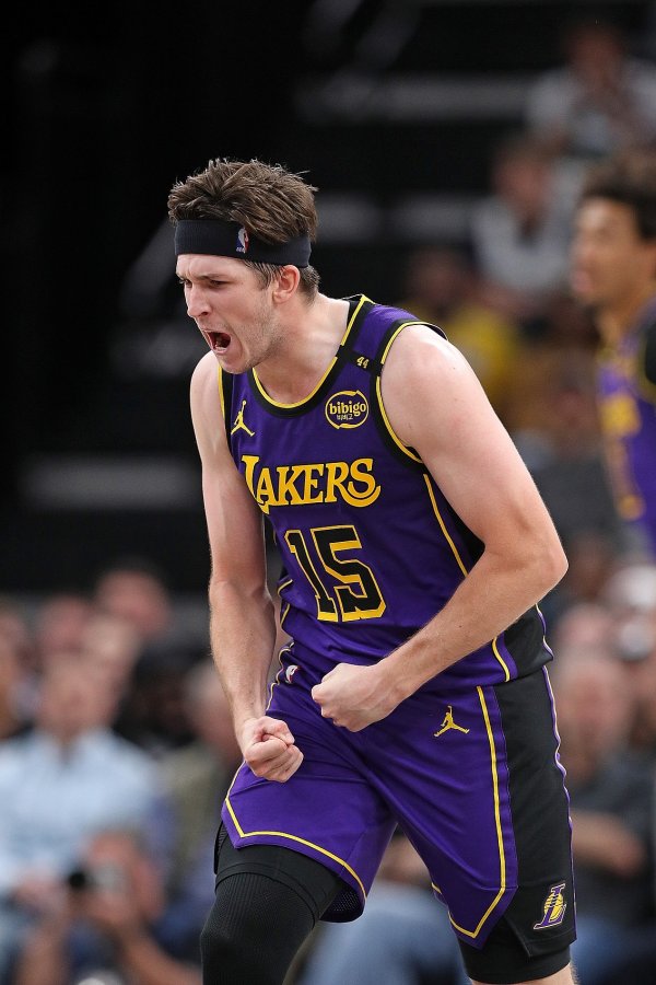 Reeves bắt đầu mùa giải với hơn 25 điểm trong 5 trận liên ti