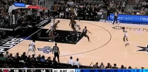 Đầy ảnh hưởng! Castle lật ngược hàng phòng ngự và ghi thêm m