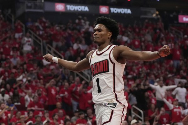 Khóa Houston! Hôm qua, khi Amen bảo vệ Jaylen Brown, người s