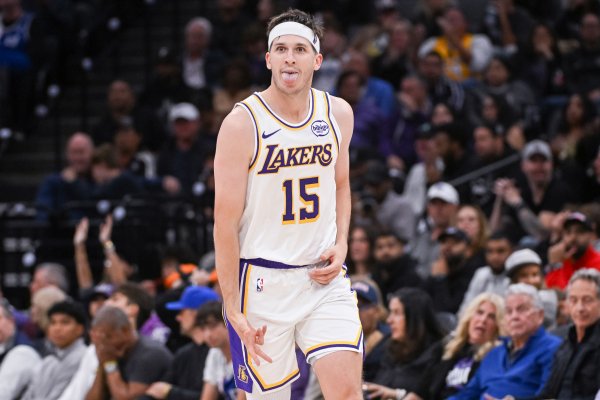 Hy vọng sẽ có sự trở lại! Lakers chính thức nâng cấp Reeves 