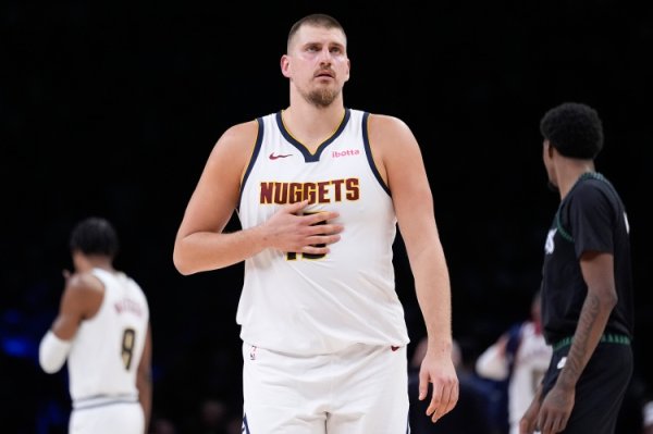 Hiệu quả khủng khiếp! Jokic ghi được 19 điểm, 7 rebound, 4 k